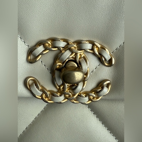 Chanel 19 Beige Bag NWT - Picture 14 of 14